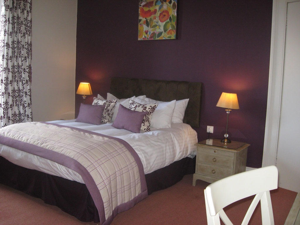 Large Double En-suite view 2 at The Shaftesbury Hotel Dundee
