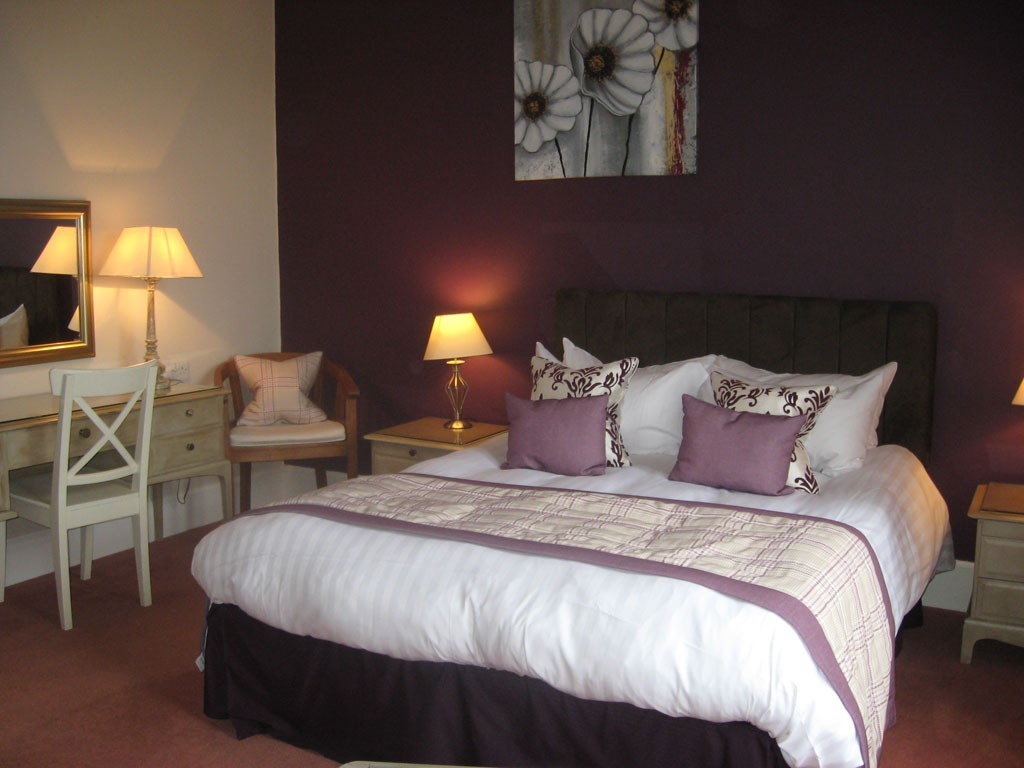 Large Double En-suite view 3 at The Shaftesbury Hotel Dundee