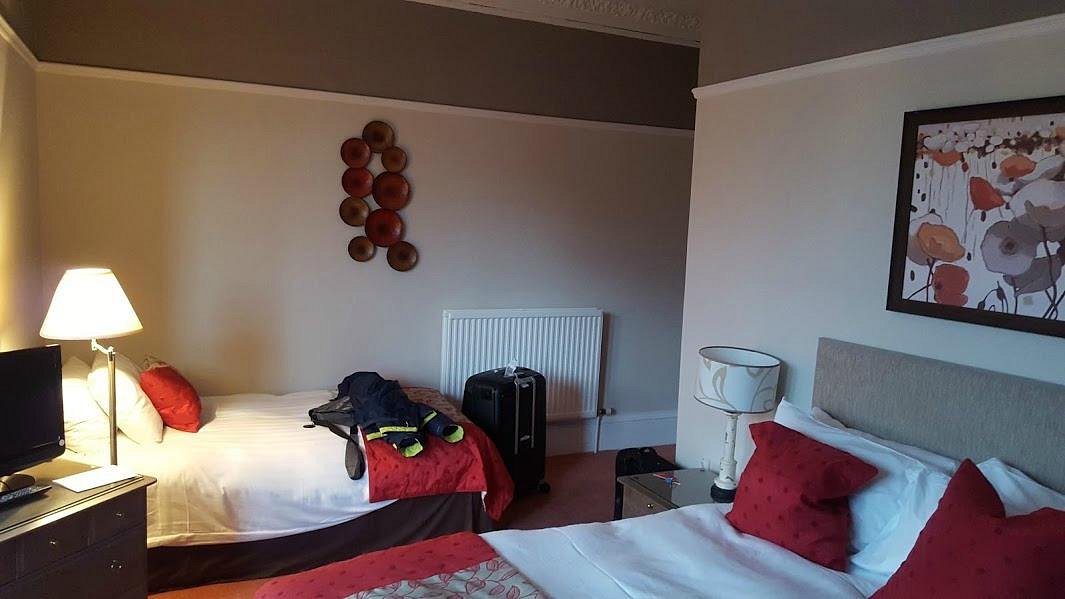Flexible twin bedroom layout