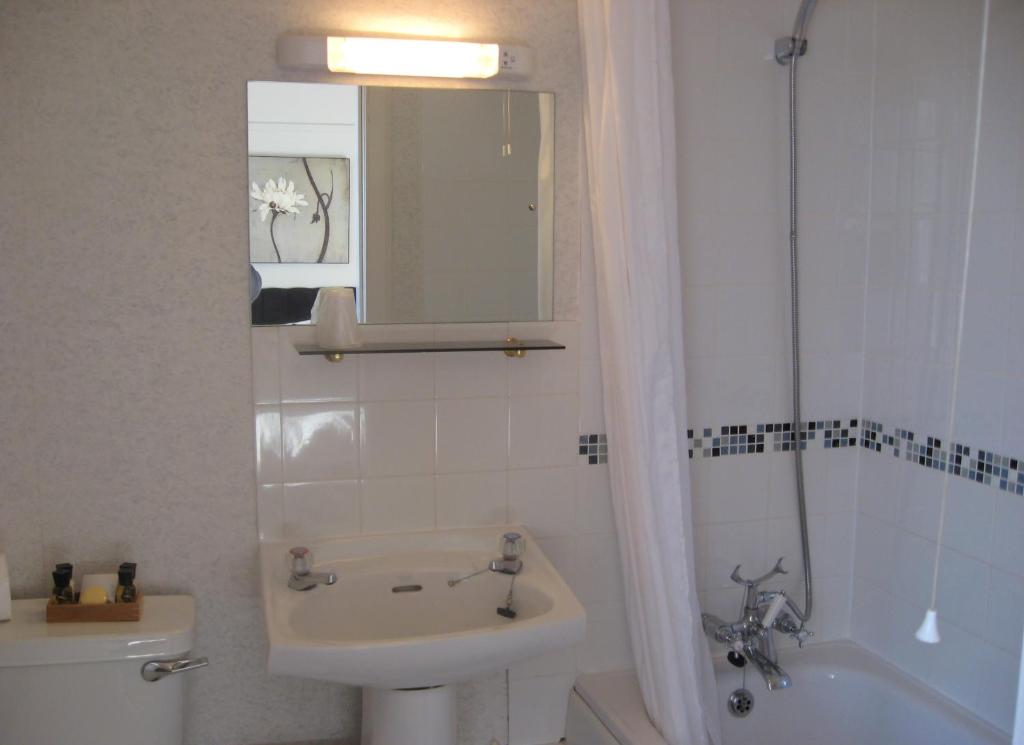 Double Room En-suite view 4 at The Shaftesbury Hotel Dundee