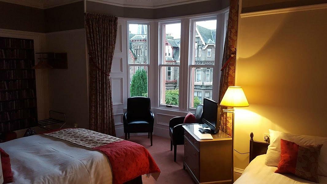 Large Double En-suite view 5 at The Shaftesbury Hotel Dundee