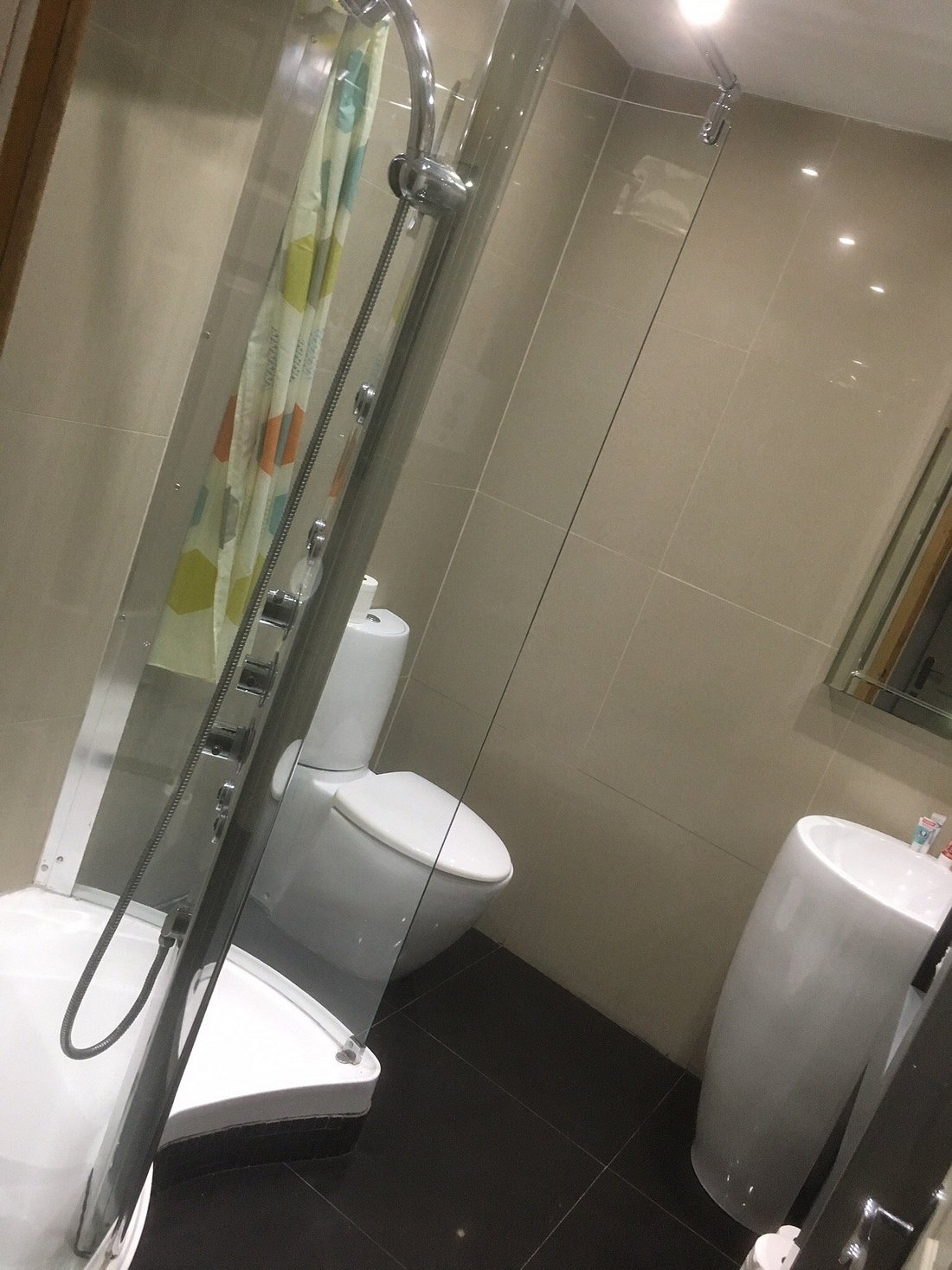 Large Double En-suite view 6 at The Shaftesbury Hotel Dundee