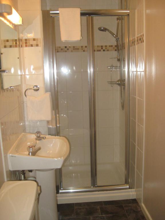 Double Room En-suite view 6 at The Shaftesbury Hotel Dundee