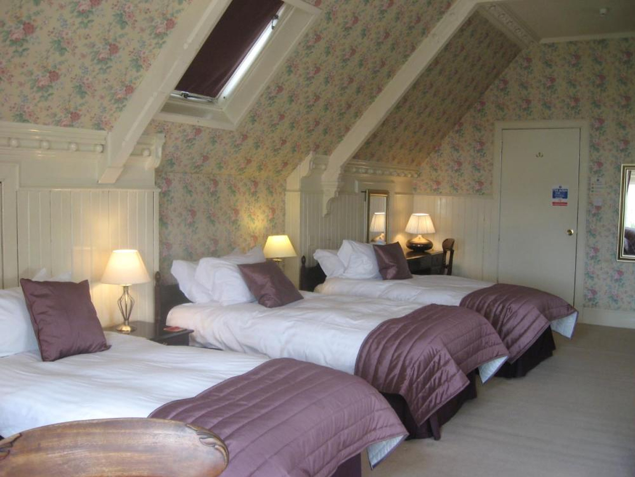 Spacious top-floor triple room